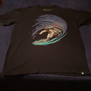 Men’s graphic tee shirt